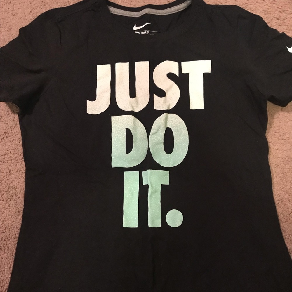 Women’s Nike Shirt Size L
